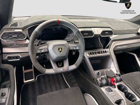 Used 2024 Lamborghini Urus Performante AWD/4WD image 22
