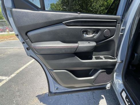 Used 2025 Honda Pilot Black Edition image 19