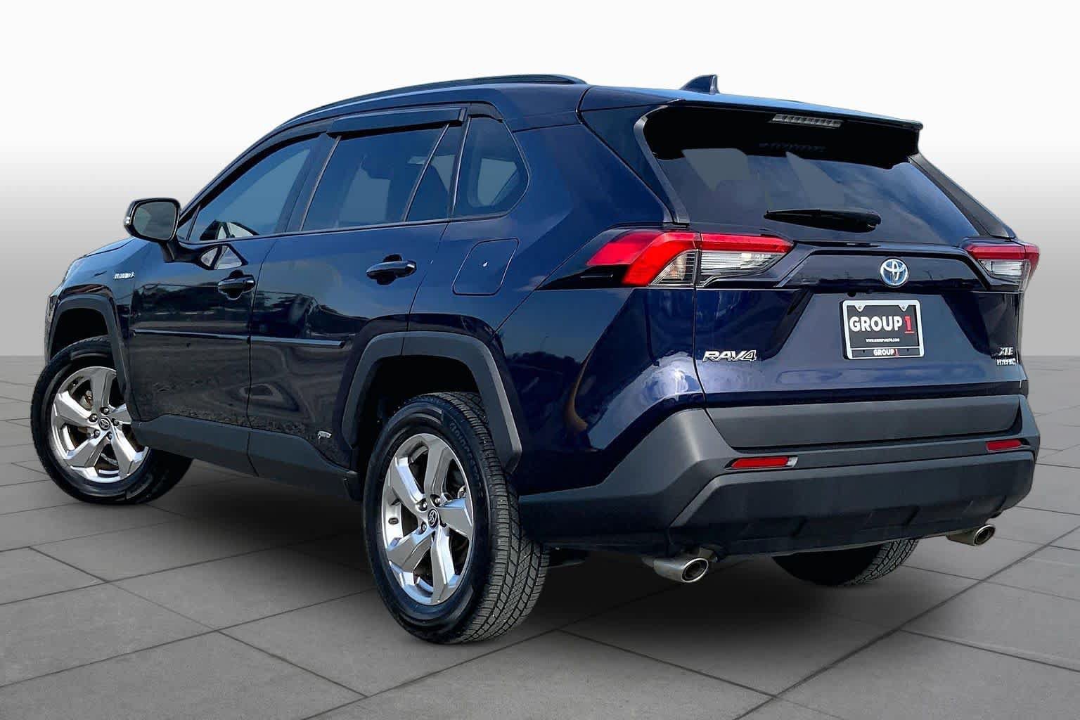 Used 2021 Toyota RAV4 XLE Premium AWD/4WD image 12