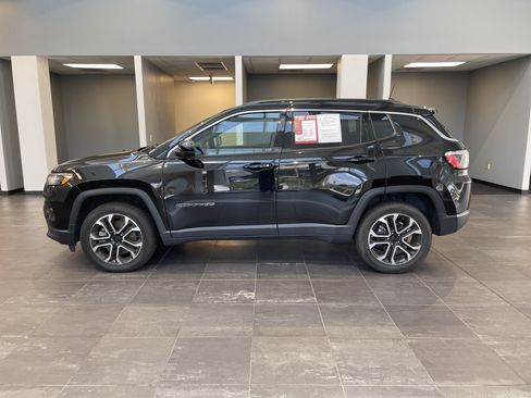 Used 2023 Jeep Compass Limited w/ Sun and Sound Group AWD/4WD image 7