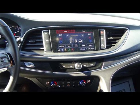 Used 2024 Buick Enclave Premium image 26