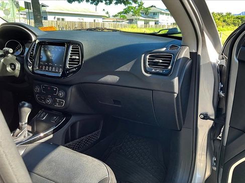 Used 2020 Jeep Compass Limited image 16