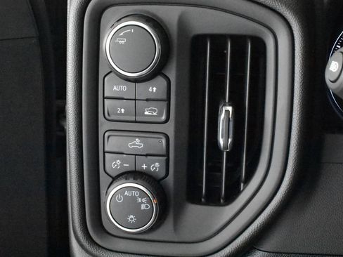 Certified 2025 Chevrolet Silverado 1500 Custom image 22