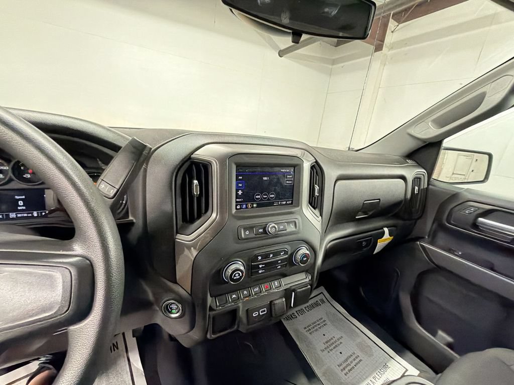 Certified 2025 Chevrolet Silverado 1500 Custom AWD/4WD image 17