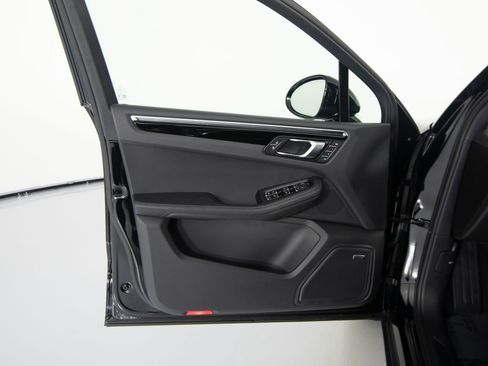 New 2026 Porsche Macan image 19
