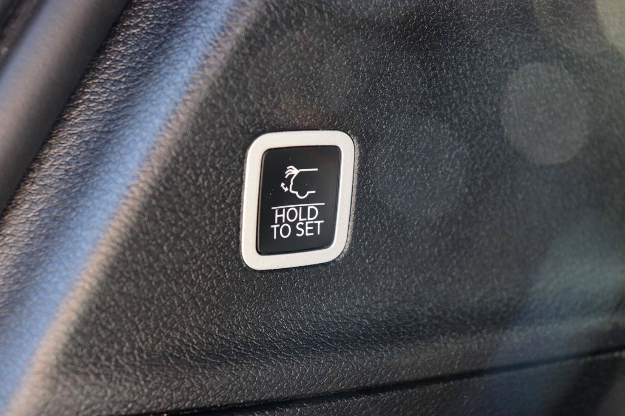 Used 2027 Chrysler Pacifica Select FWD image 62
