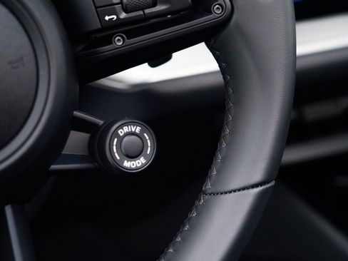 Used 2025 Porsche Cayenne S image 28