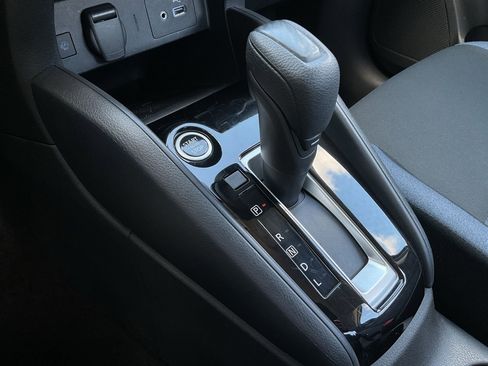 Used 2025 Nissan Versa SV image 33