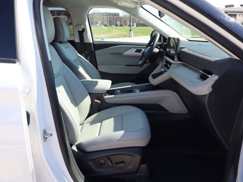 New 2026 Ford Explorer Active image 14