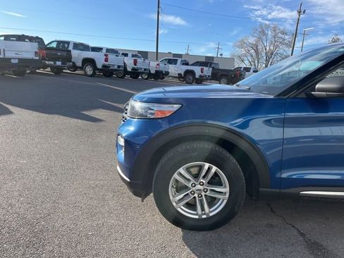 Used 2022 Ford Explorer XLT w/ Equipment Group 202A AWD/4WD image 4