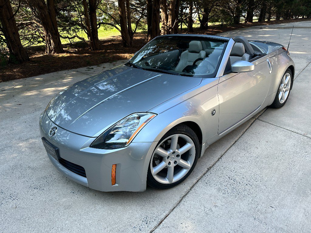 Used 2005 Nissan 350Z Touring RWD image 10