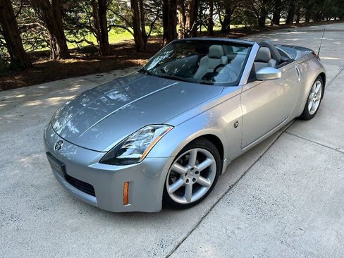 Used 2005 Nissan 350Z Touring image 10