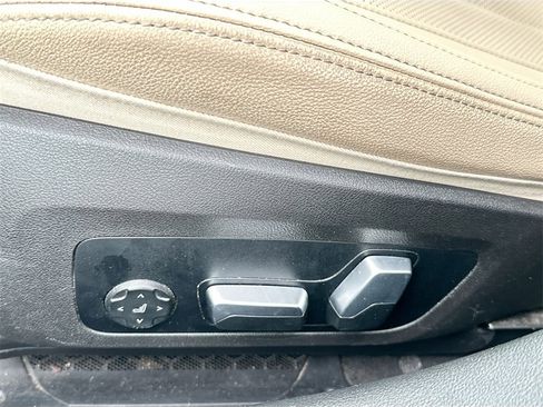 Used 2023 BMW 330i Sedan w/ Premium Package image 22