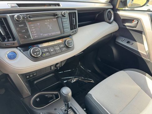 Used 2018 Toyota RAV4 LE AWD/4WD image 29