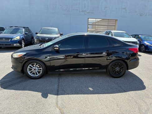 Used 2017 Ford Focus SE FWD image 9
