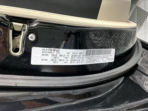 Used 2017 Chrysler Pacifica Limited w/ UConnect Theater Package FWD image 33