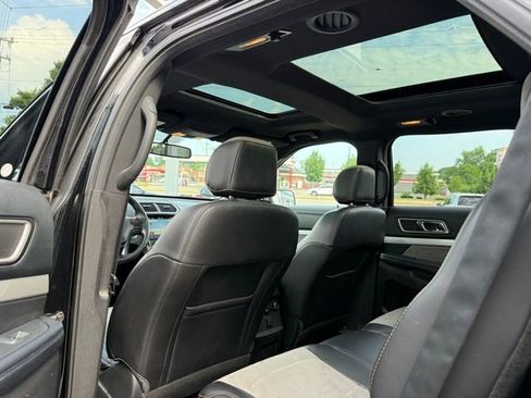 Used 2017 Ford Explorer XLT AWD/4WD image 14