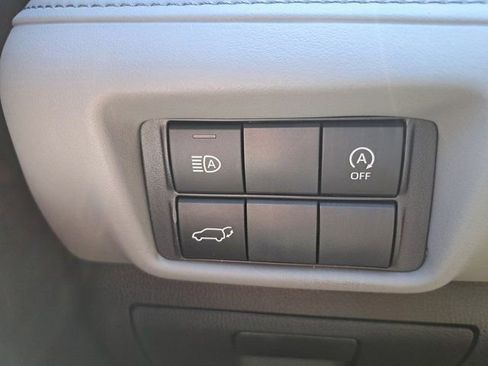 Used 2023 Toyota Highlander XLE AWD/4WD image 28