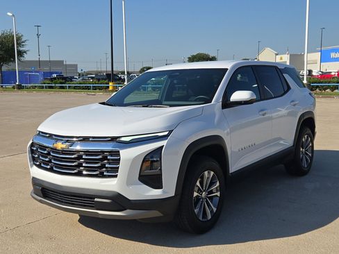 Used 2026 Chevrolet Equinox LT FWD image 9
