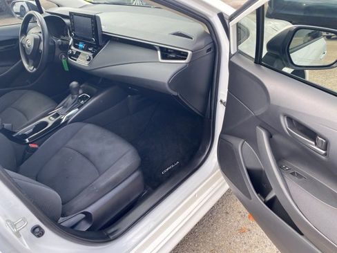 Used 2022 Toyota Corolla LE image 23