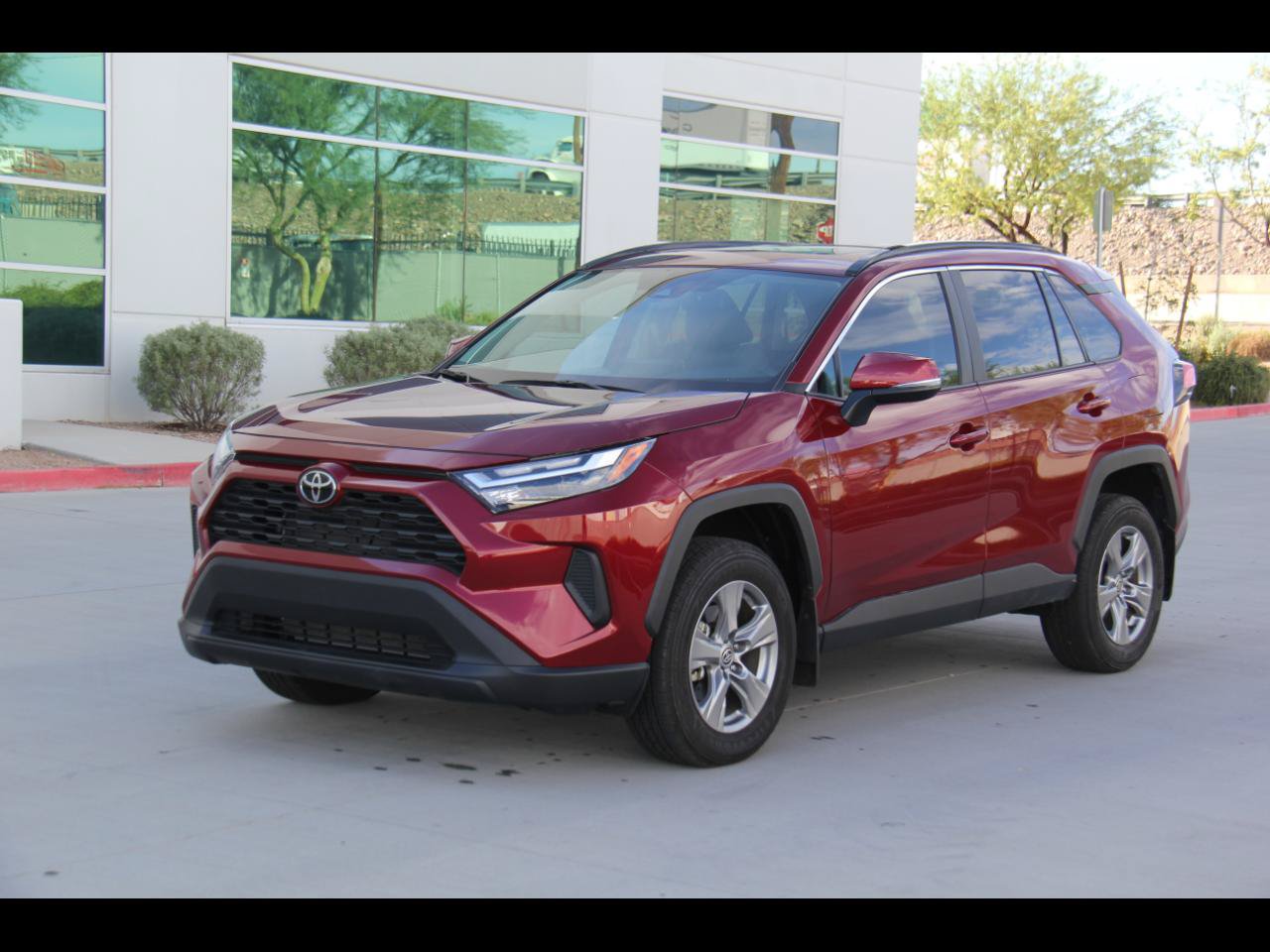 Used 2025 Toyota RAV4 XLE w/ Convenience Package FWD image 1