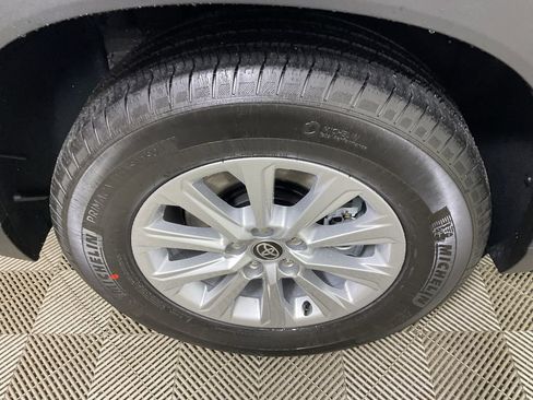 New 2026 Toyota Grand Highlander XLE image 9