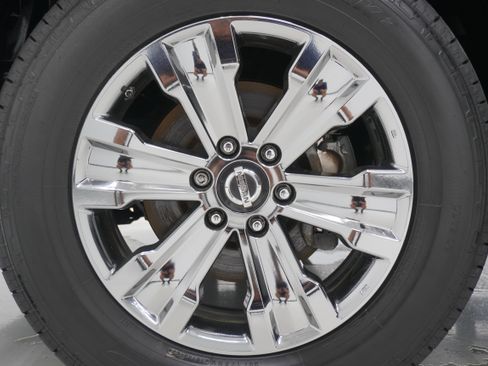 Used 2017 Nissan Titan SV RWD image 28