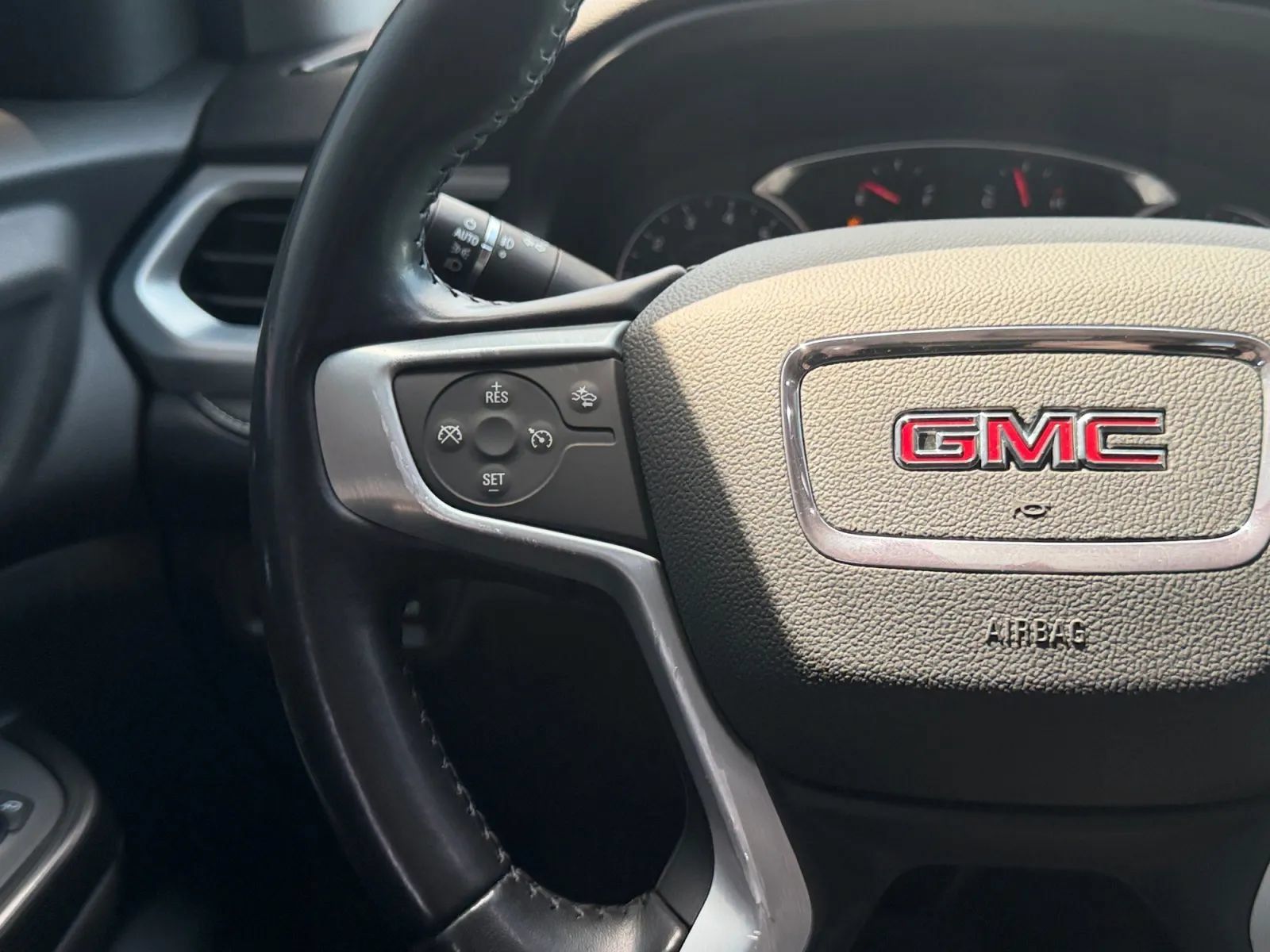 Used 2021 GMC Acadia SLT w/ LPO, Floor Liner Package FWD image 21