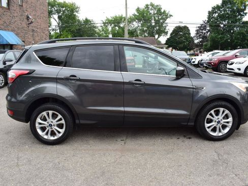 Used 2018 Ford Escape SE FWD image 5
