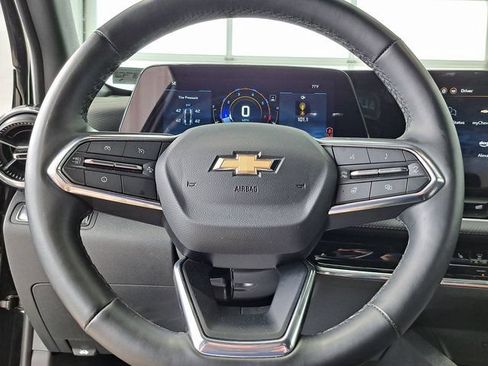 Used 2025 Chevrolet Equinox LT FWD image 11