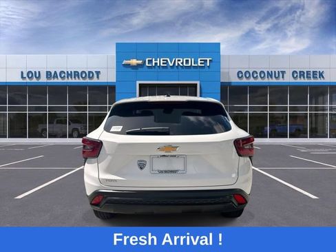 Used 2025 Chevrolet Trax LS FWD image 7