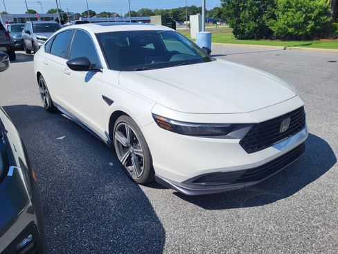 Used 2023 Honda Accord Sport image 3