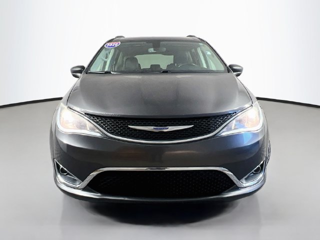 Used 2020 Chrysler Pacifica Touring-L Plus FWD image 3