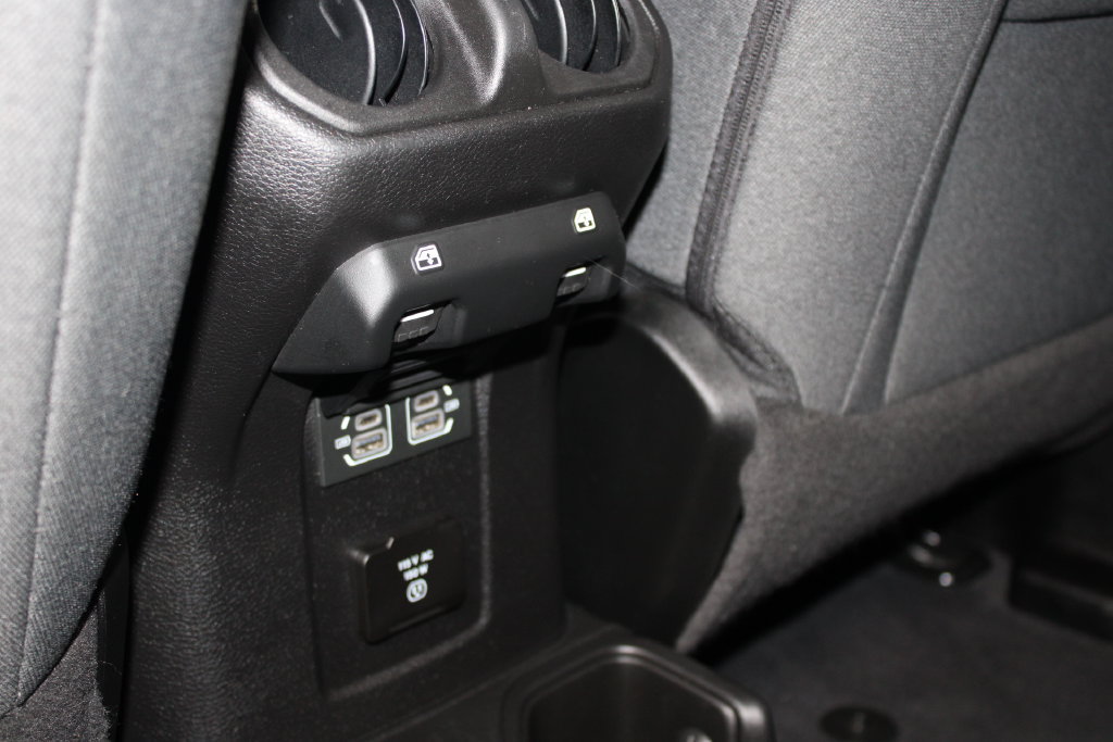 Used 2025 Jeep Wrangler Unlimited Sahara AWD/4WD image 50