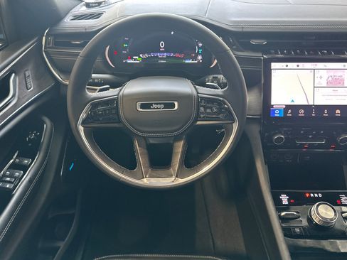 Used 2023 Jeep Grand Cherokee Overland AWD/4WD image 14