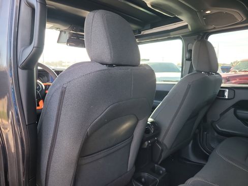 Used 2025 Jeep Wrangler Sport S image 12