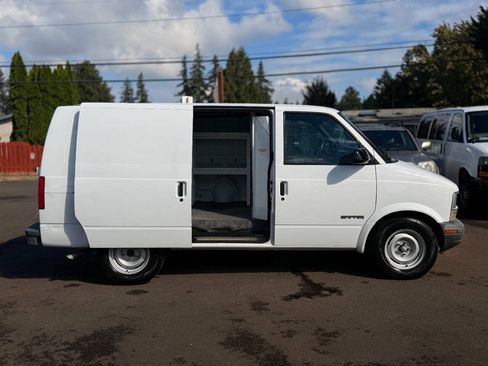 Used 2000 GMC Safari RWD image 3