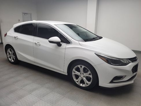 Used 2018 Chevrolet Cruze Premier FWD image 11