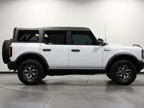 Used 2024 Ford Bronco Badlands image 3