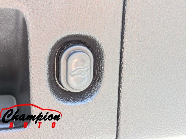 Used 2017 Cadillac Escalade Premium Luxury RWD image 16