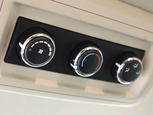 Used 2017 Dodge Grand Caravan SE FWD image 25