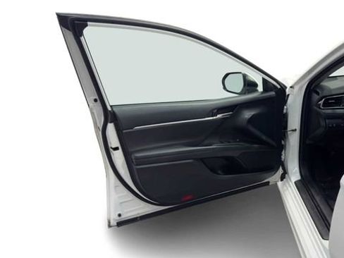 Used 2021 Toyota Camry SE FWD image 10