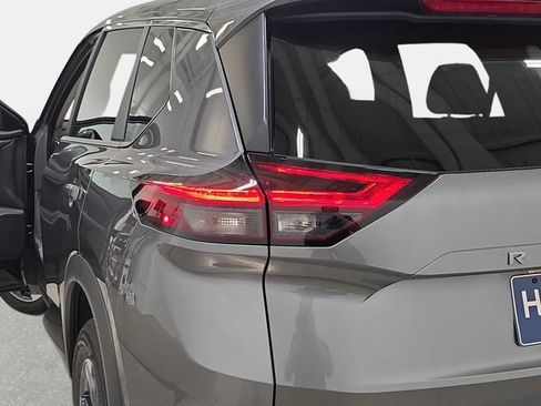 Used 2025 Nissan Rogue SV FWD image 33