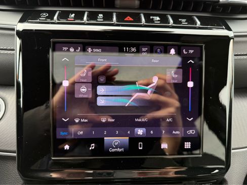 Used 2025 Jeep Grand Cherokee L Altitude image 19