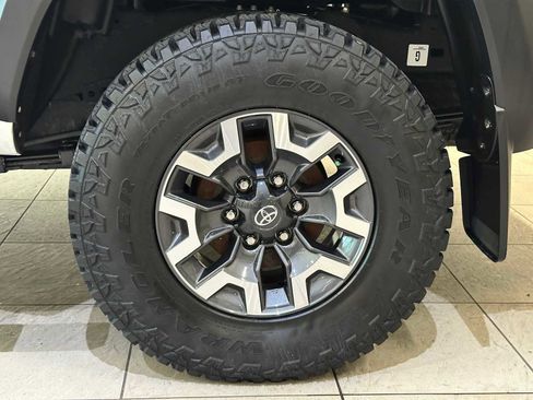 Certified 2023 Toyota Tacoma TRD Off-Road w/ Technology Package AWD/4WD image 8