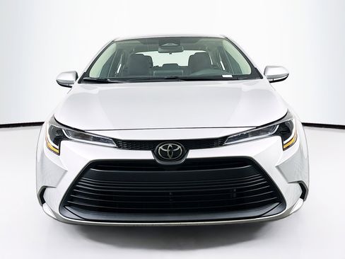 Used 2023 Toyota Corolla LE w/ Carpet Mat Package (TMS) image 2