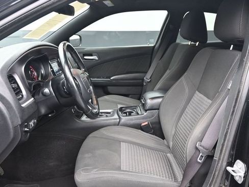 Used 2019 Dodge Charger SXT w/ Blacktop Package image 6