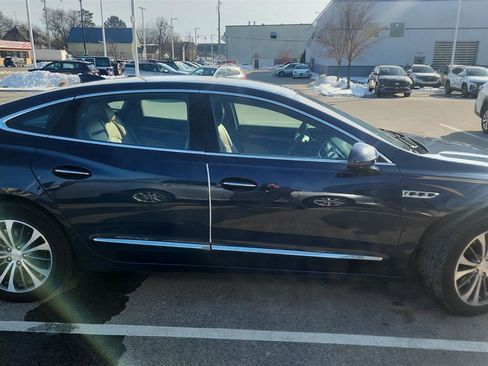 Used 2017 Buick LaCrosse Essence image 3