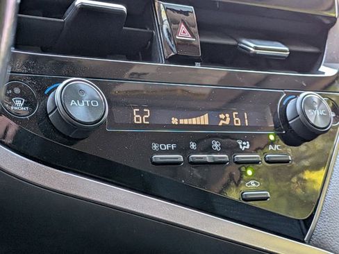 Used 2023 Toyota Camry SE image 9