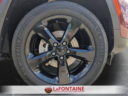 Used 2023 Jeep Grand Cherokee Altitude AWD/4WD image 32